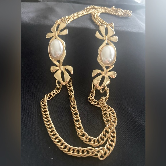 Gold Chain with Faux Pearl Stones - Picture 1 of 4